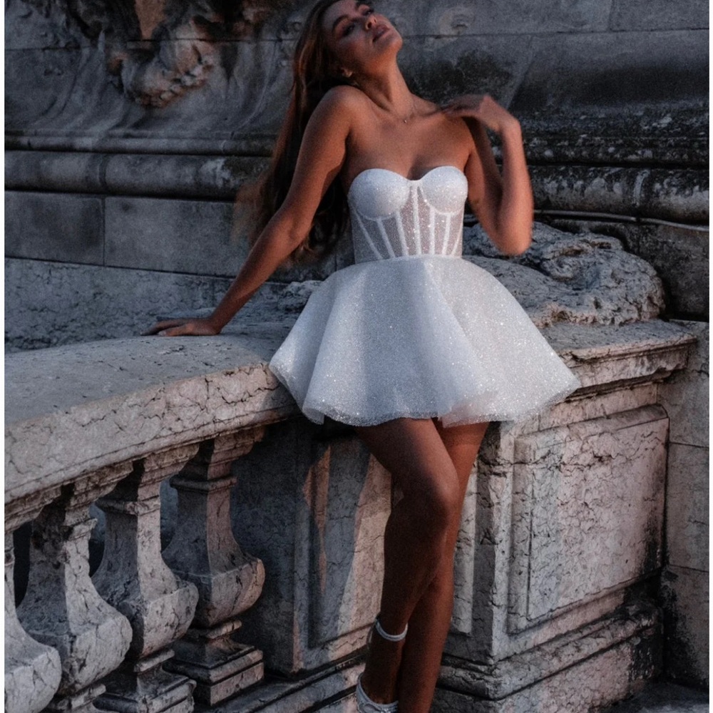 Chic White Strapless Mini Dress